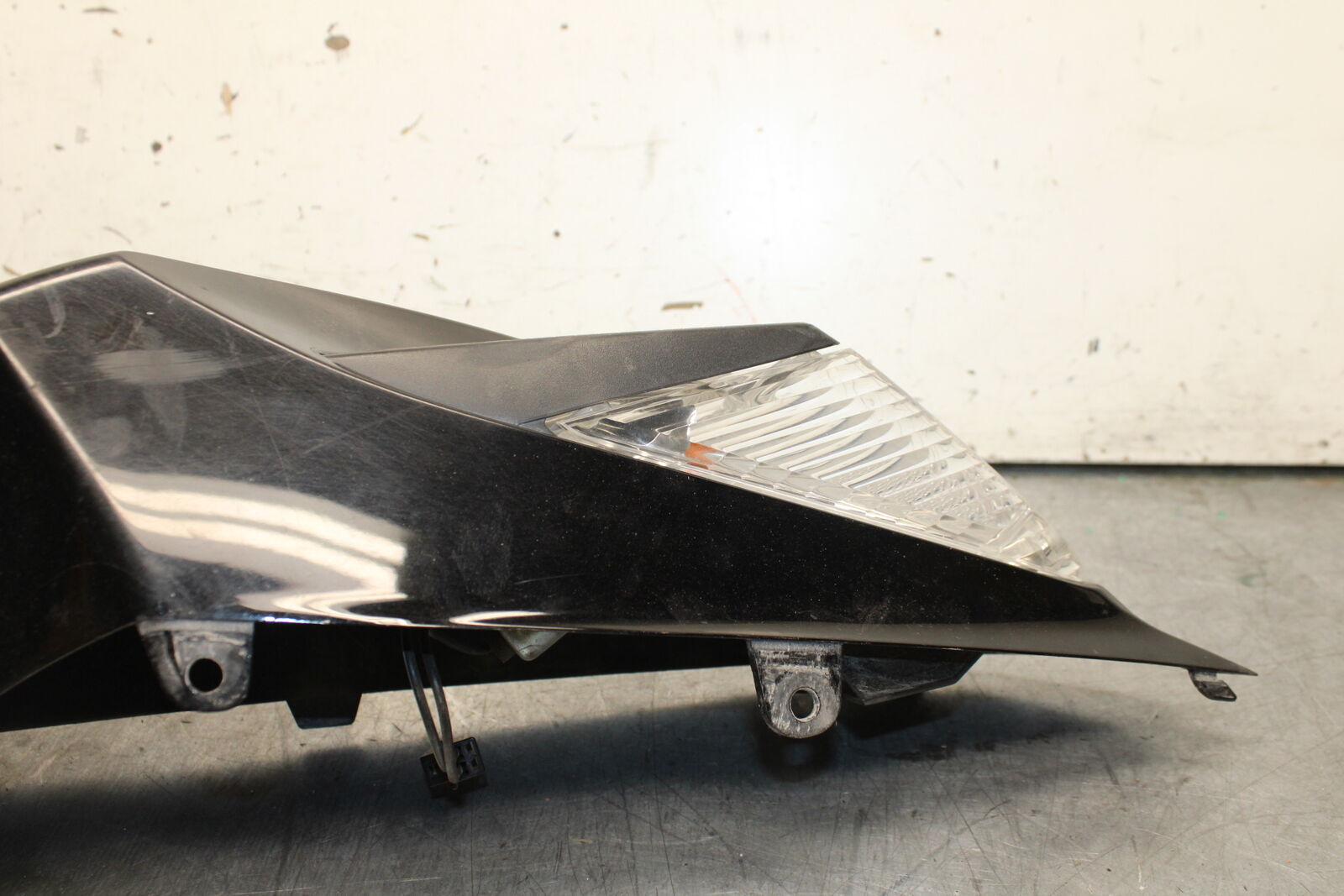 11-24 SUZUKI GSXR750 RIGHT REAR TAIL FAIRING COWL SHROUD 47100-15J10-YVB  BB714