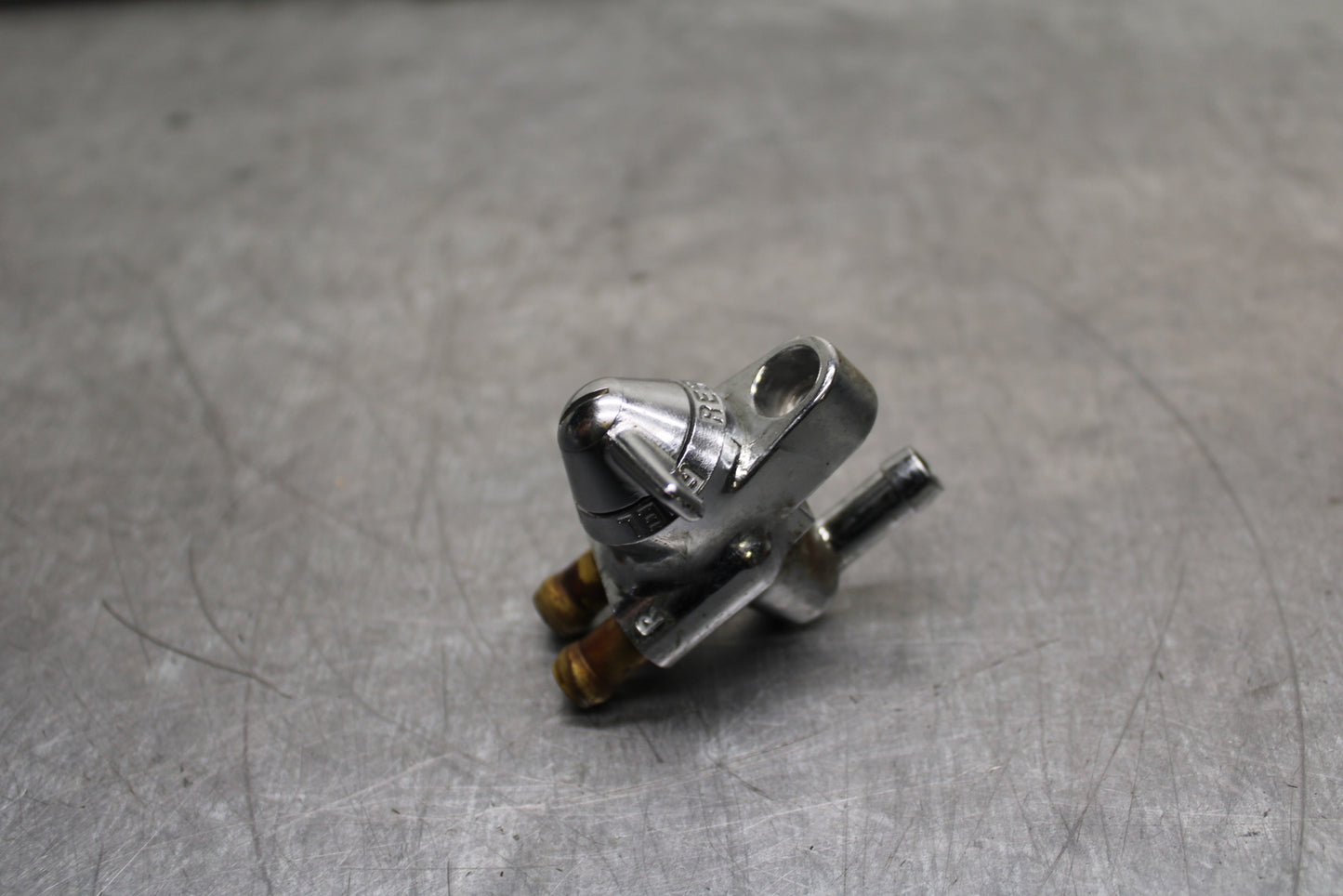 87-03 SUZUKI INTRUDER 1400 VS1400GLP GAS TANK FUEL PETCOCK BB752