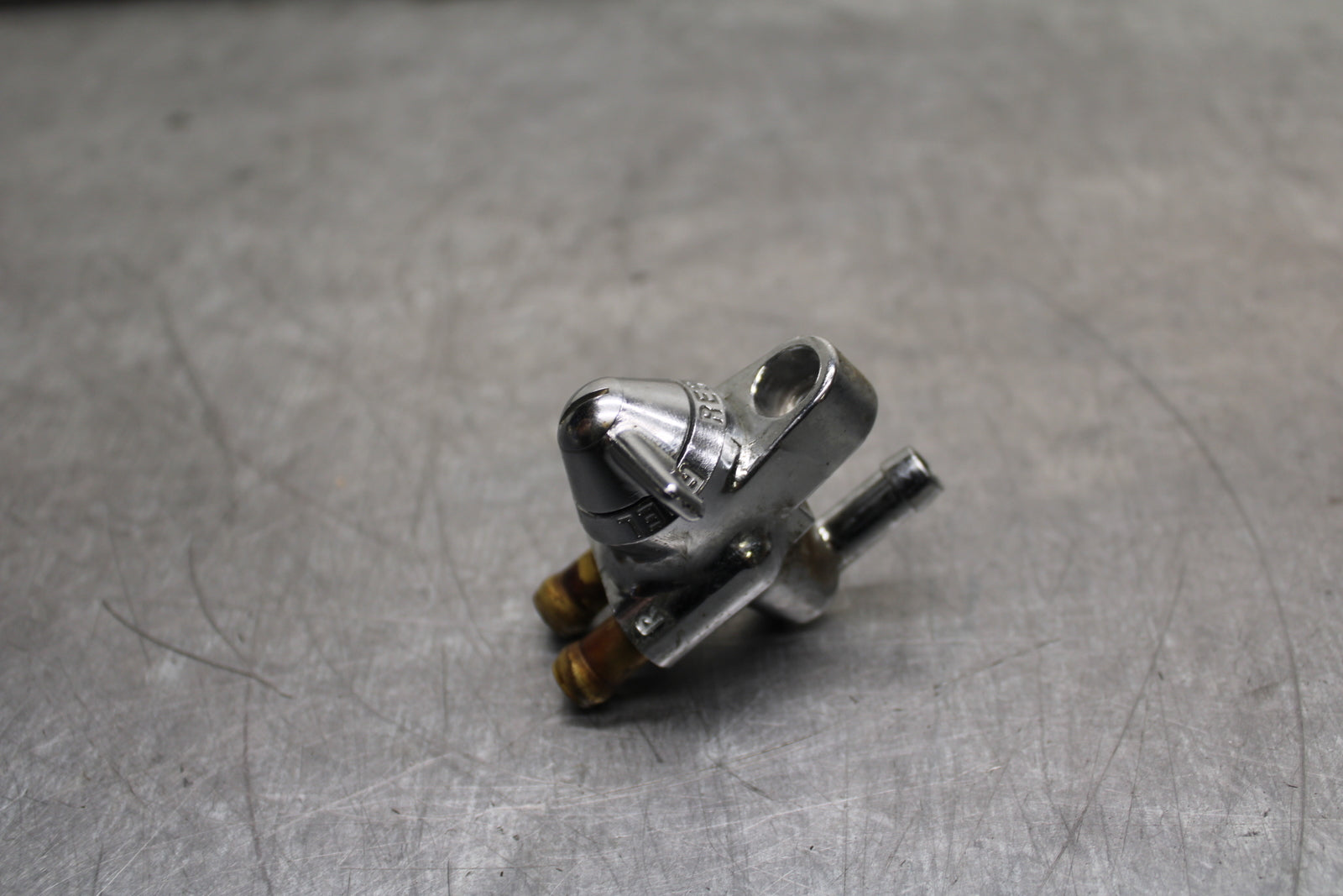 87-03 SUZUKI INTRUDER 1400 VS1400GLP GAS TANK FUEL PETCOCK BB752