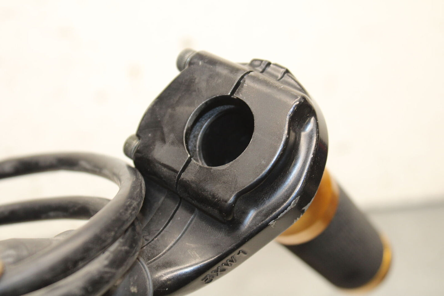 06 YAMAHA YZF R6 THROTTLE CABLE LINE HOUSING GUIDE/ RIZMOA GRIPS BB716
