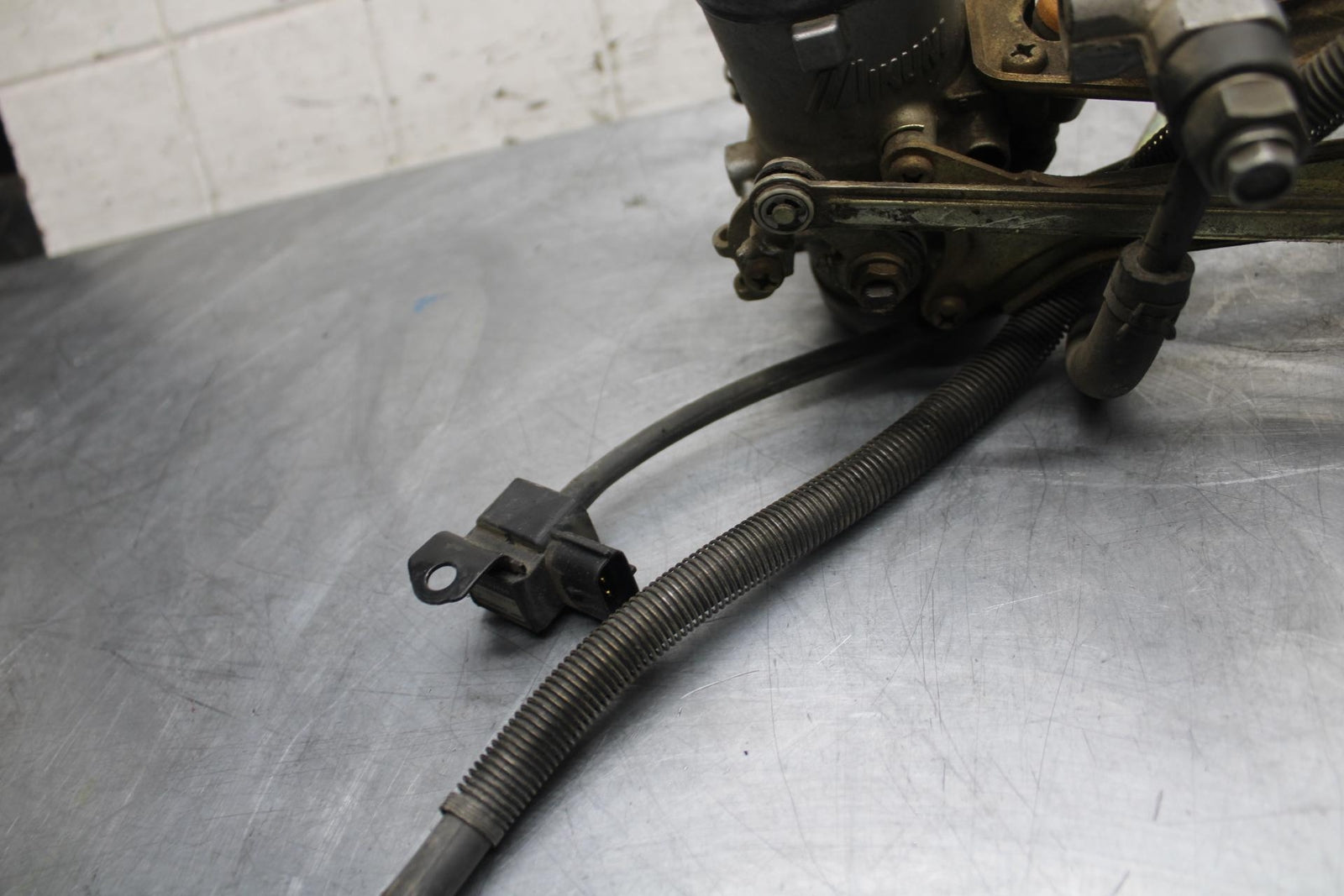 1998 Suzuki TL1000S MAIN FUEL INJECTORS / THROTTLE BODIES