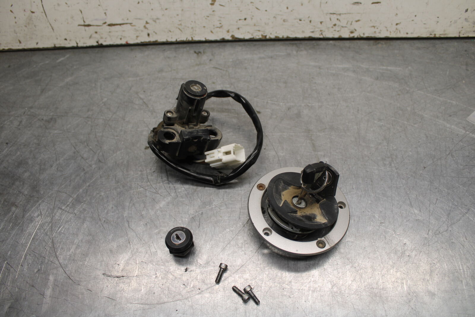 16-17 KAWASAKI VULCAN S 650 IGNITION LOCK KEY SET W/ GAS CAP AND SEAT LOCK BB731