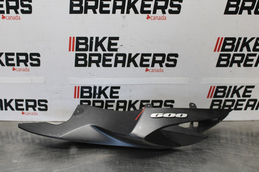 15-26 SUZUKI GSXR600 LEFT REAR BACK TAIL FAIRING COWL SHROUD BB888