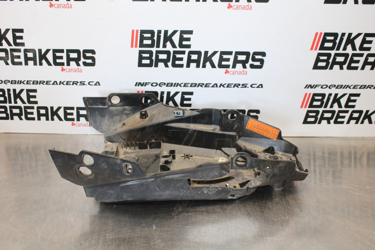 17-22 KTM 390 DUKE REAR BACK TAIL UNDERTAIL BATTERY TRAY PLASTIC BB180
