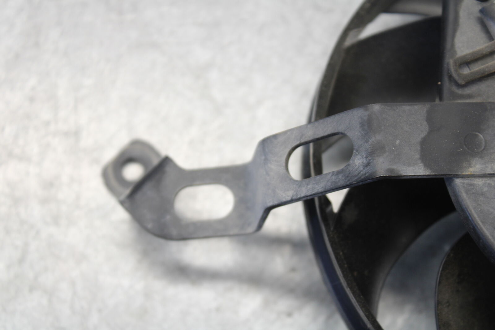 05-06 SUZUKI GSXR1000 ENGINE RADIATOR COOLING FAN 17800-41G00 BB663