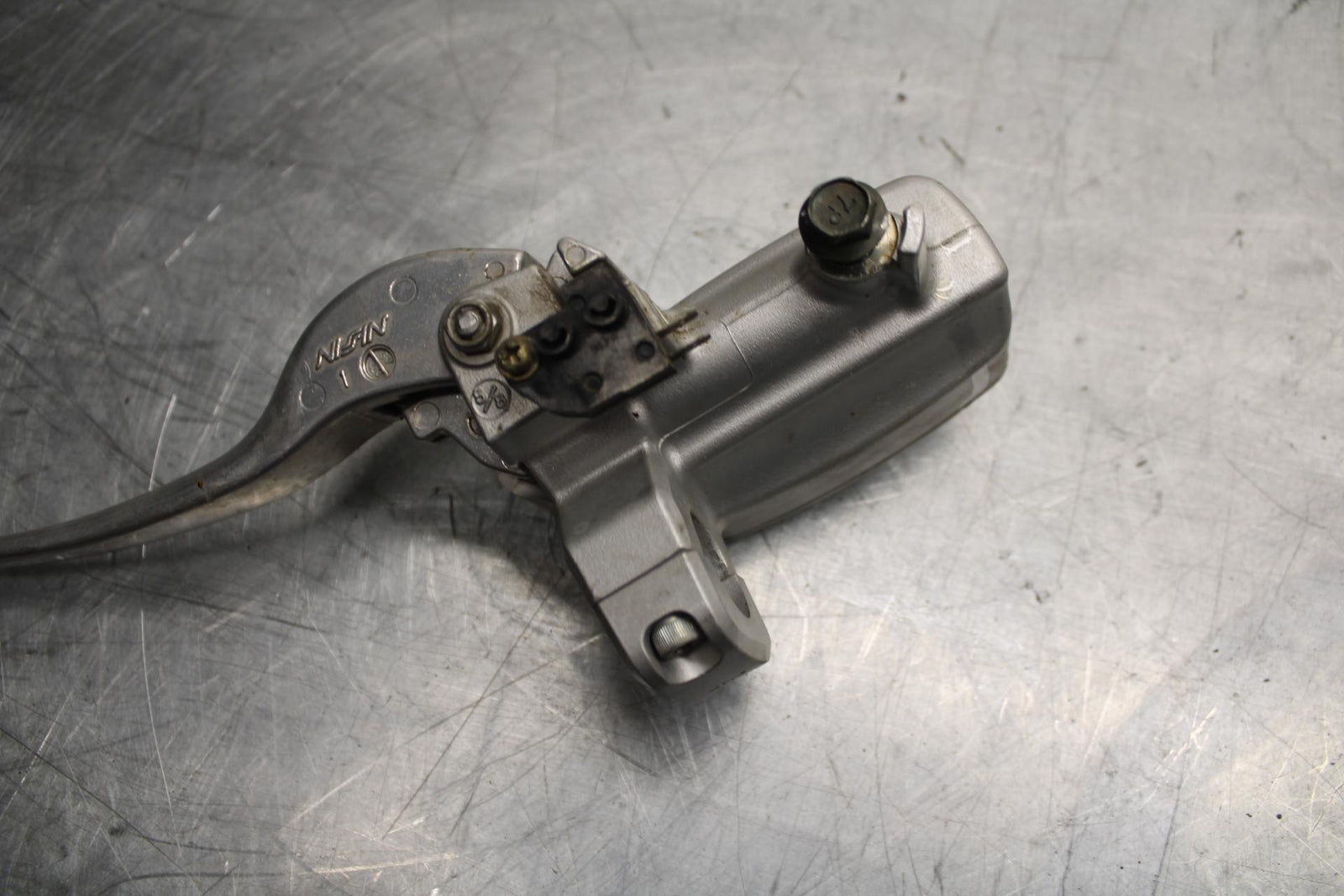 06-09 SUZUKI M109R BOULAVARD FRONT BRAKE MASTER CYLINDER BB501