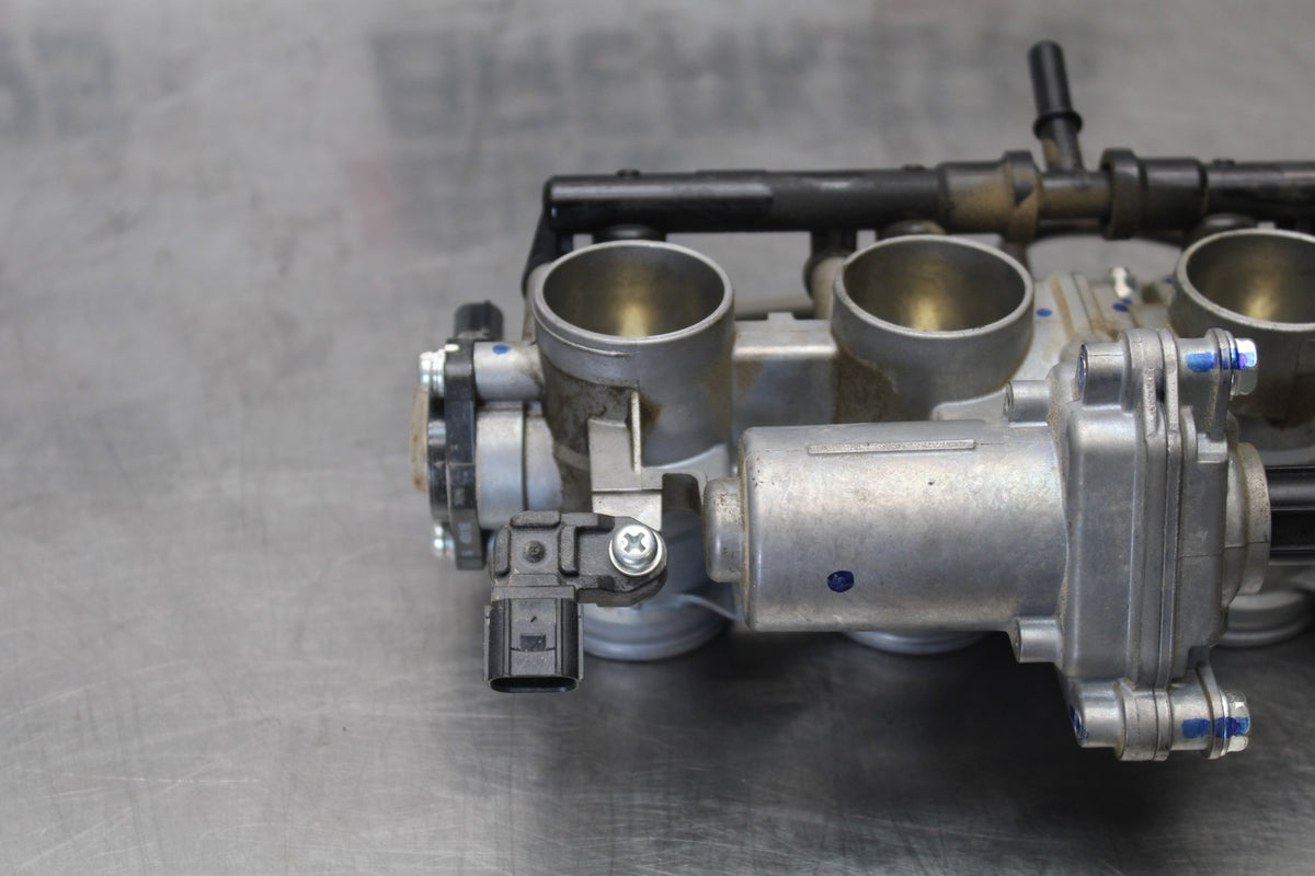 23-26 KAWASAKI NINJA ZX4RR MAIN FUEL INJECTORS / THROTTLE BODIES BB872