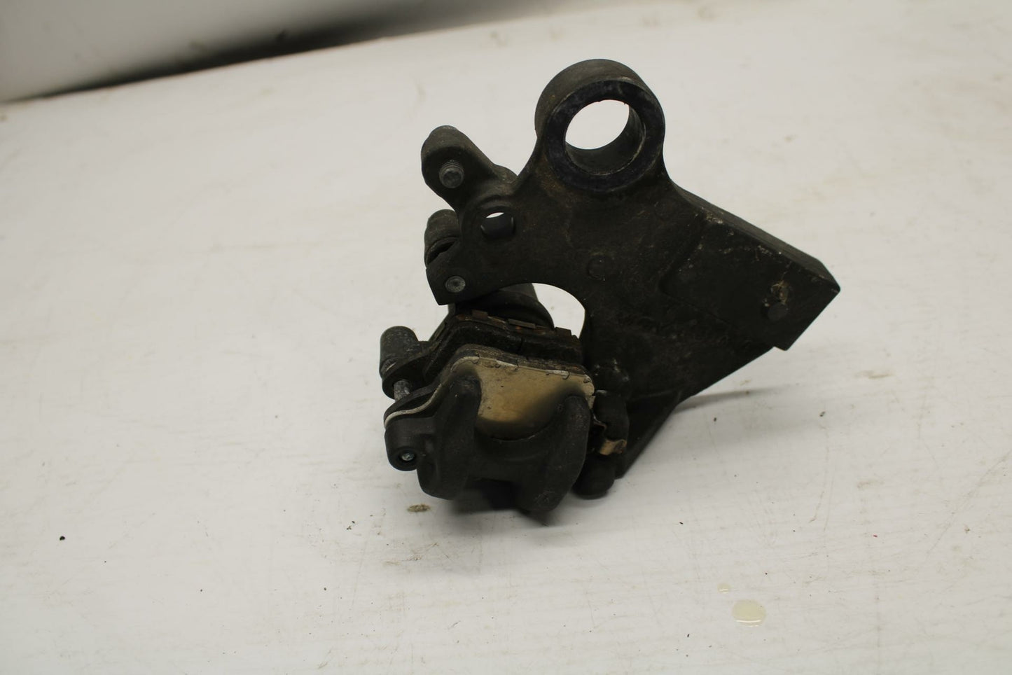 13-18 KAWASAKI NINJA ZX6R REAR BACK BRAKE CALIPER W MOUNT BRACKET BB353