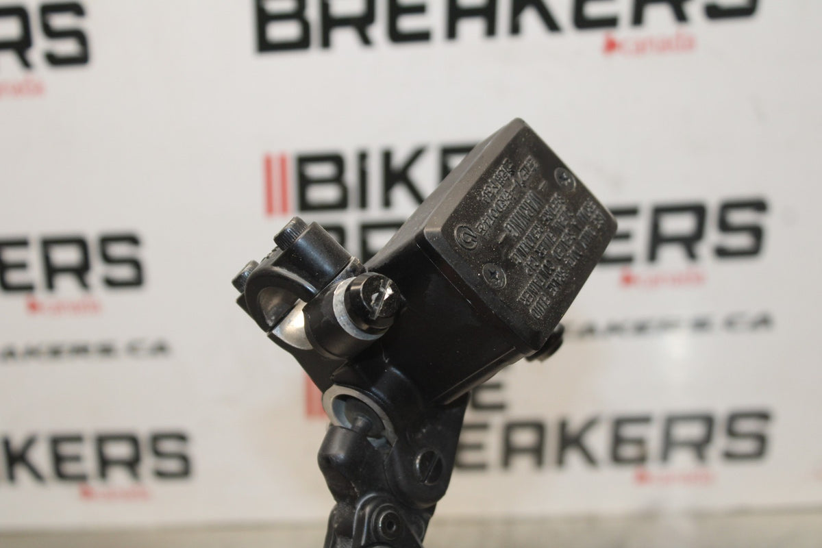 16 YAMAHA XSR900 FRONT BRAKE MASTER CYLINDER w/ LEVER BB786