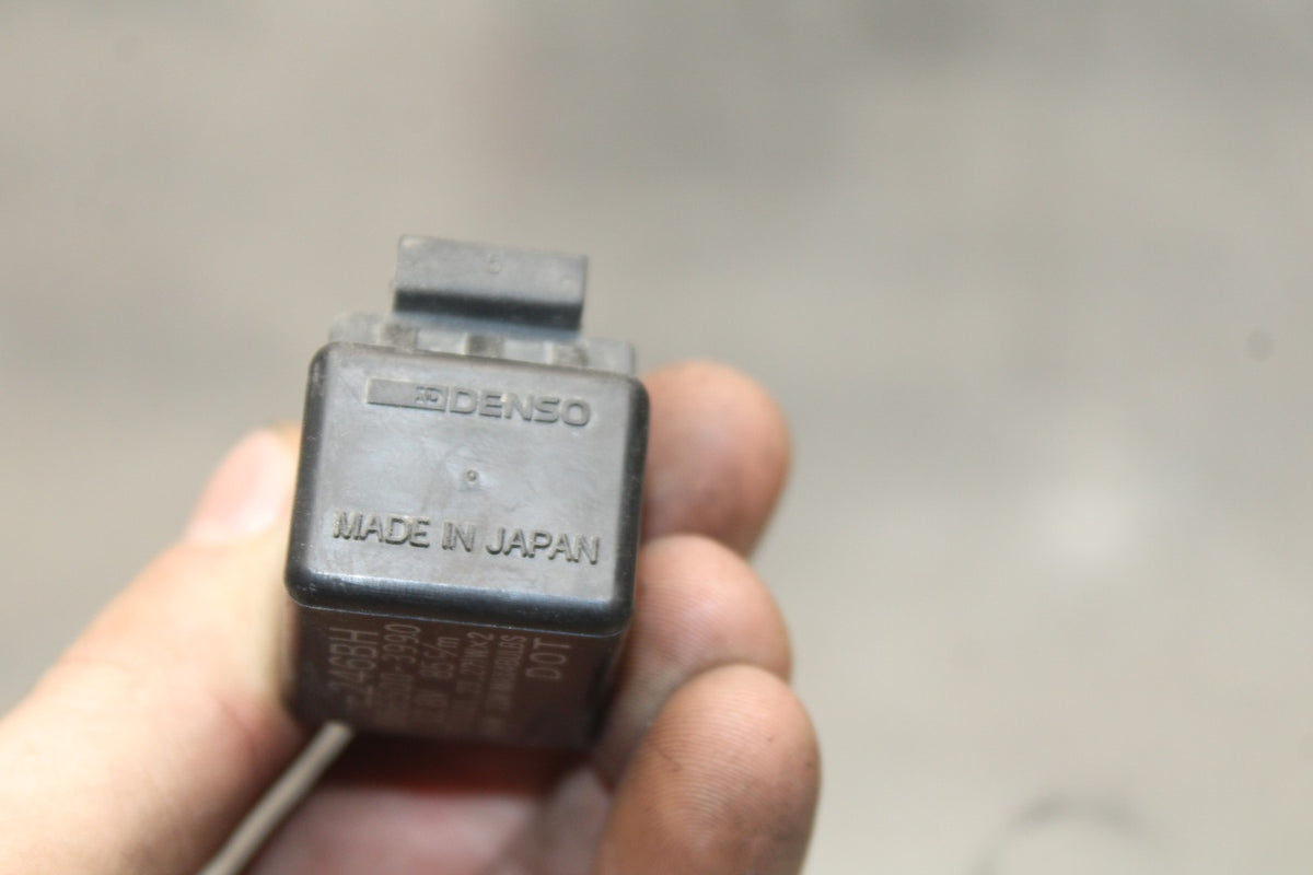 05 YAMAHA YZF R6 TURN SIGNAL BLINKER RELAY FLASHER SWITCH BB814