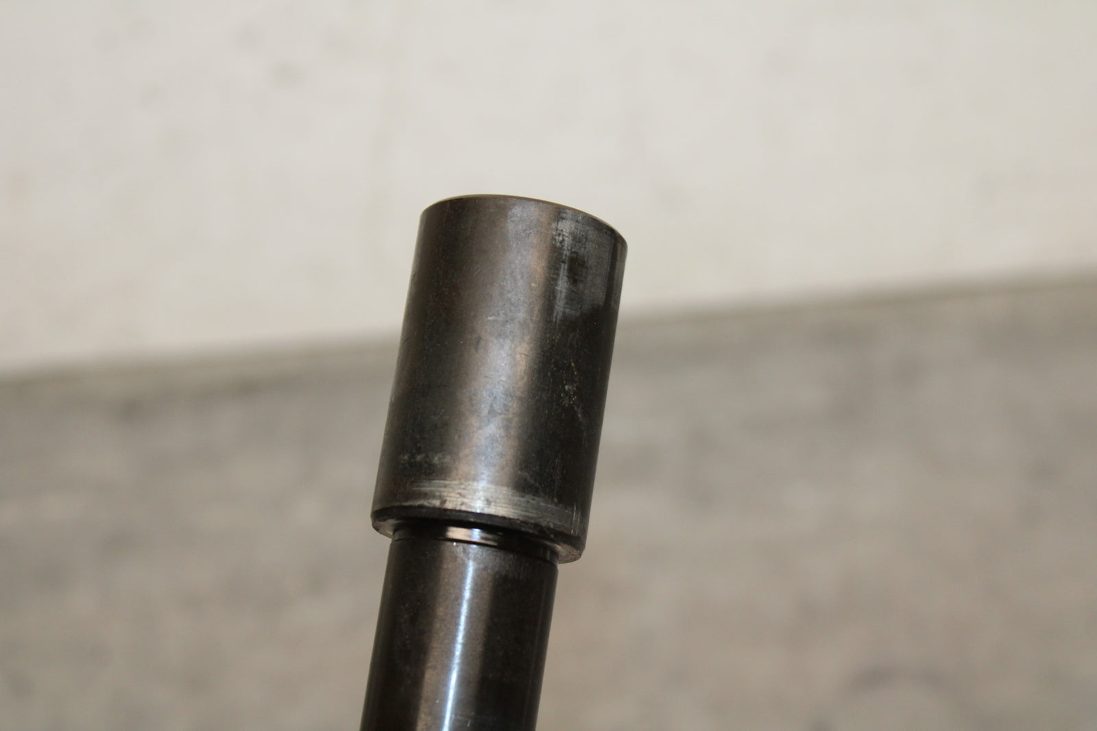 05 YAMAHA YZF R6  FRONT WHEEL RIM AXLE PIVOT BOLT BB132