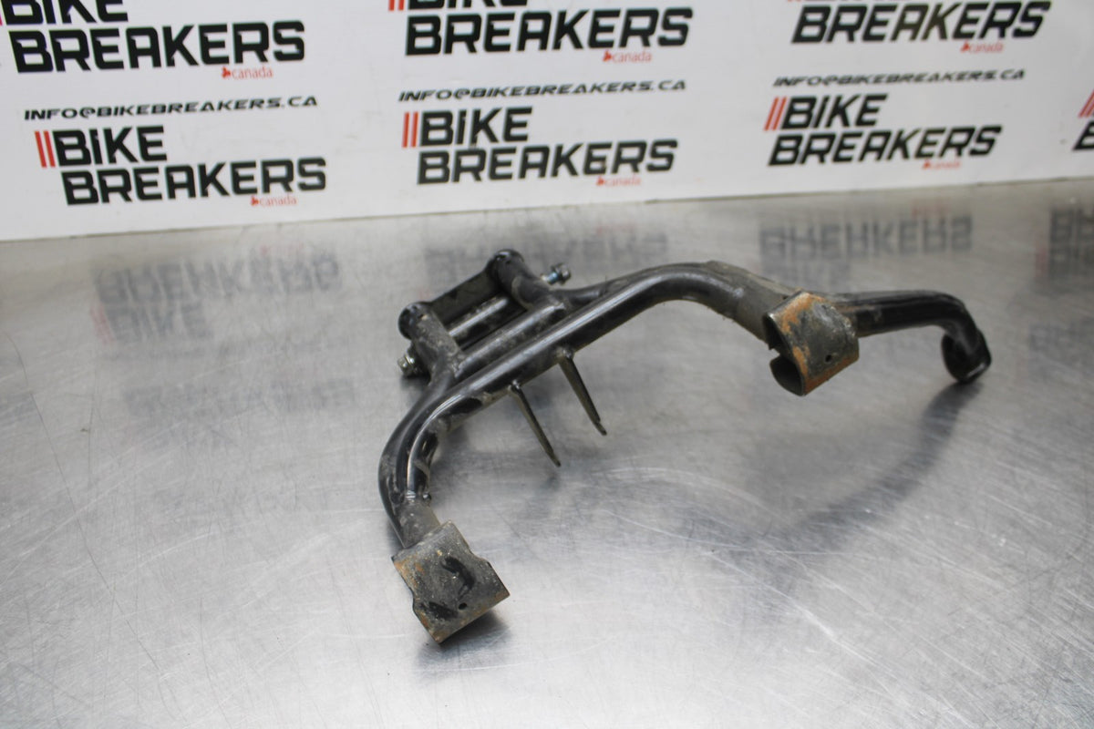 15 SUZUKI GW250F CENTER MAIN STAND BB789