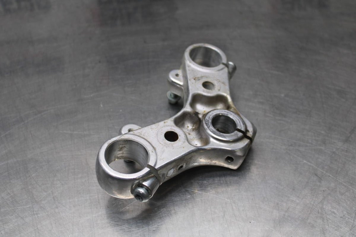 07 HARLEY-DAVIDSON SPORTSTER 1200 CUSTOM XL1200C UPPER TRIPLE TREE CLAMP BB833