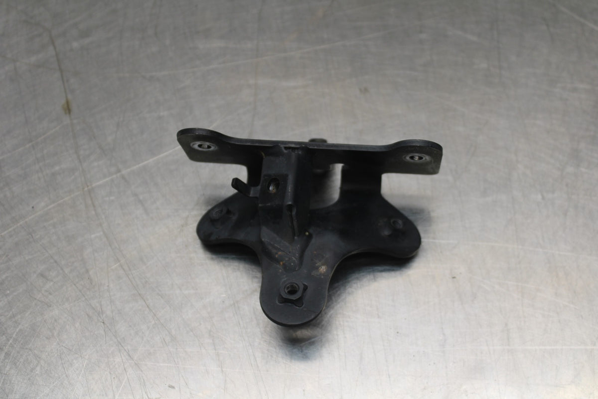 2006 Suzuki Boulevard C90 FRONT HEADLIGHT LIGHT MOUNT BRACKET BB849
