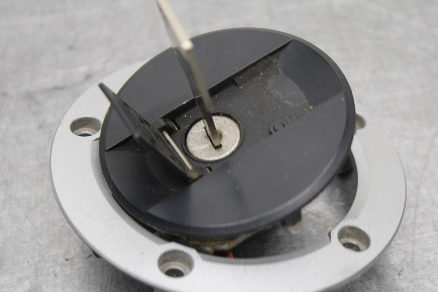 11-24 SUZUKI GSXR  600 750 FUEL TANK GAS CAP BB630