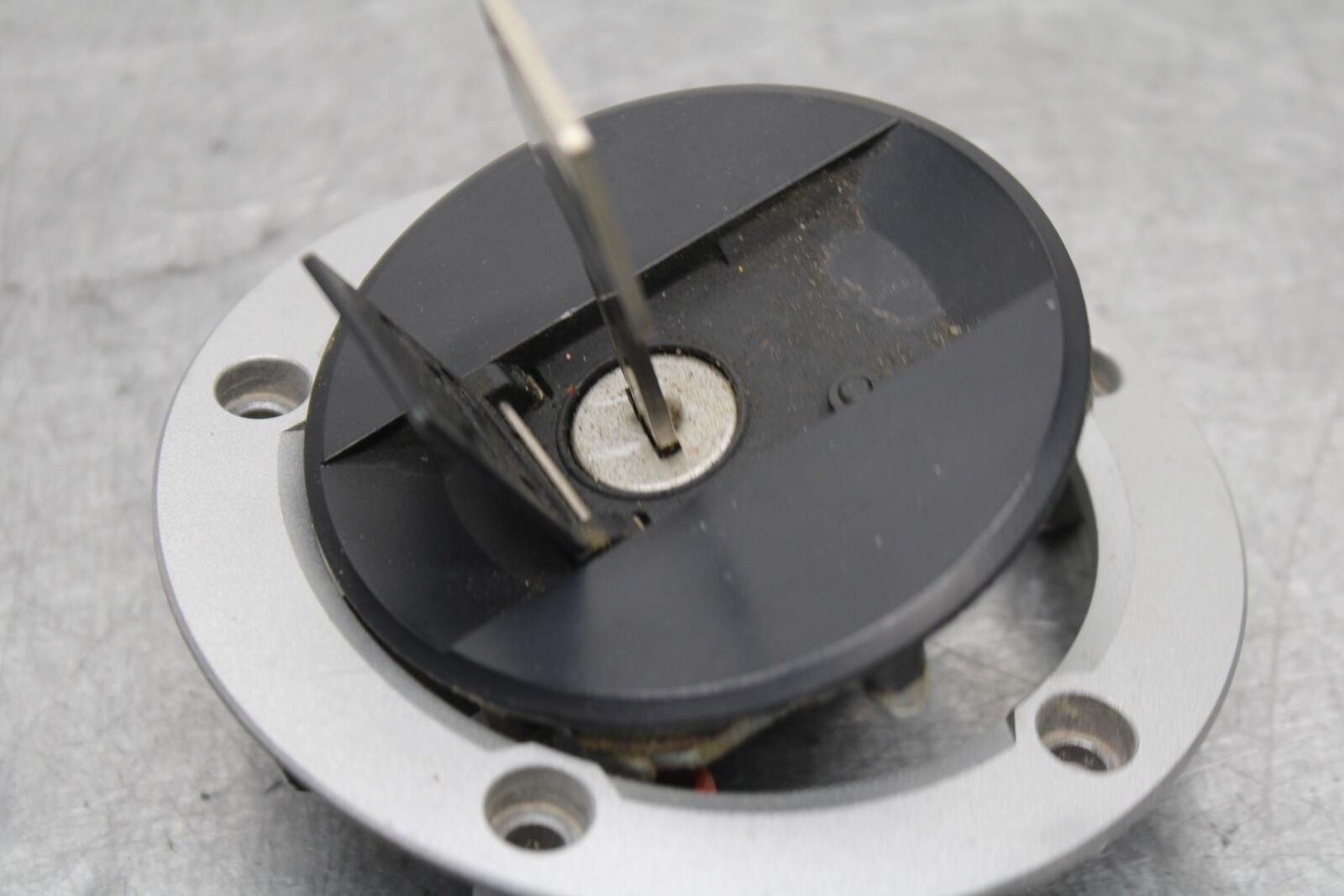 11-24 SUZUKI GSXR  600 750 FUEL TANK GAS CAP BB630