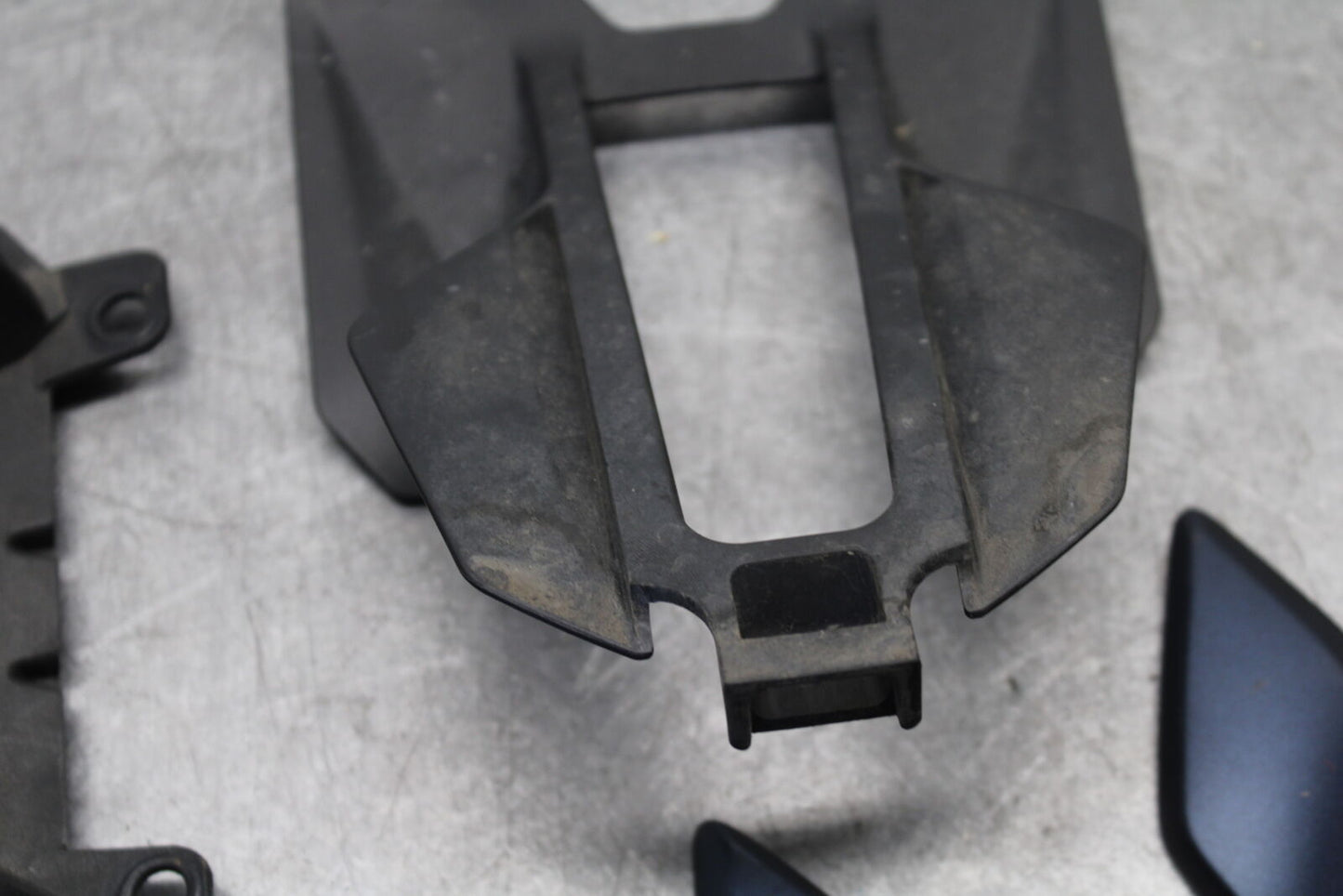 21-24 YAMAHA MT-07 MISCELLANEOUS PANELS COVERS TRIM  COWLS BB662