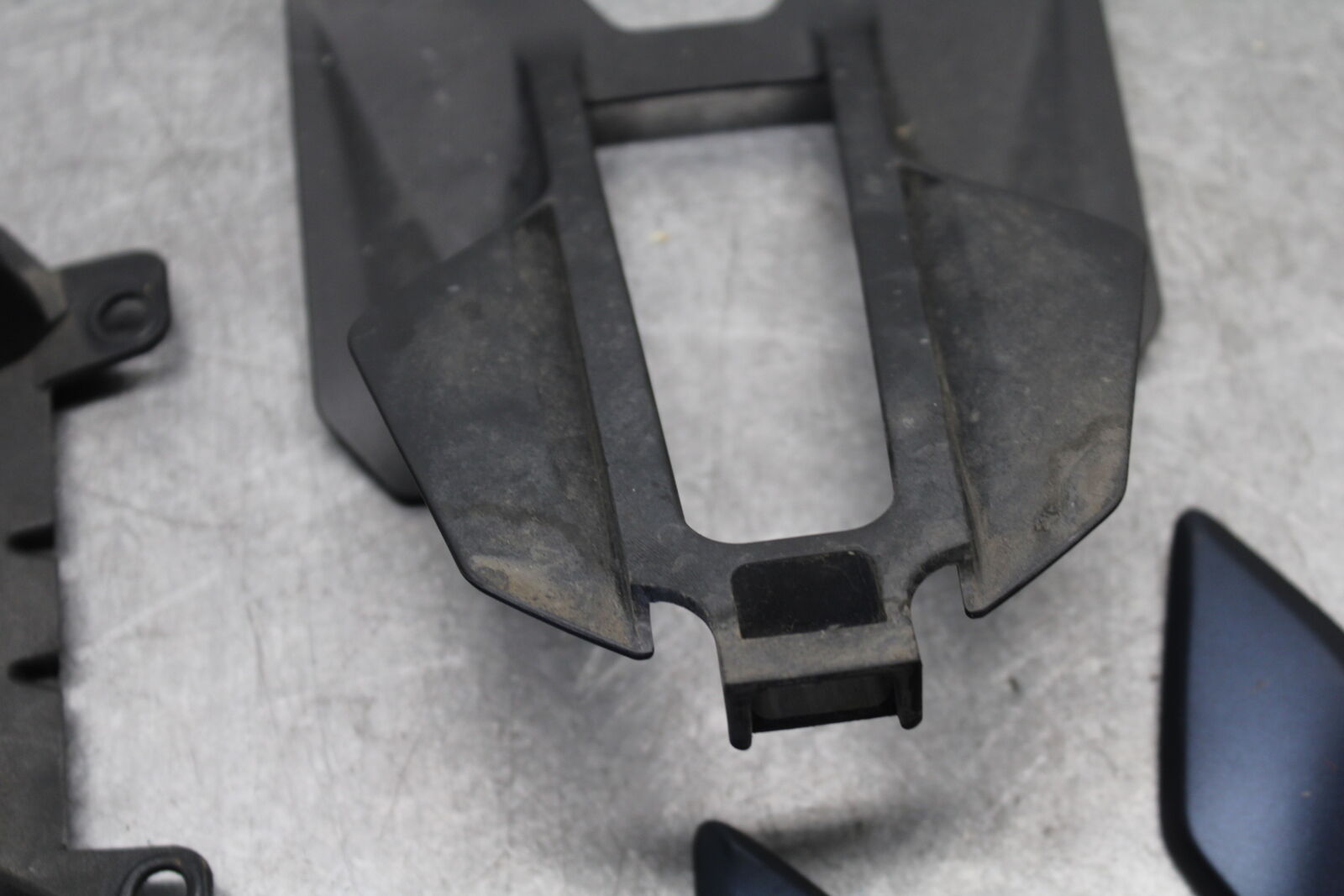 21-24 YAMAHA MT-07 MISCELLANEOUS PANELS COVERS TRIM  COWLS BB662