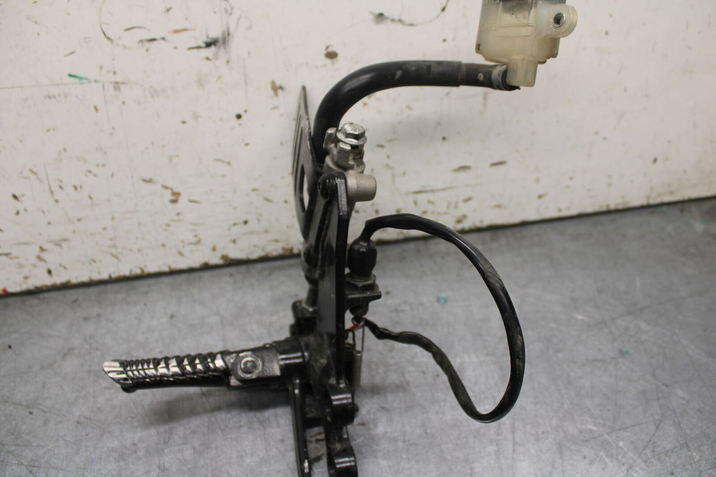 08-09 SUZUKI GSXR600 RIGHT REARSET REAR SET DRIVER FOOT PEG REST STOP BB728