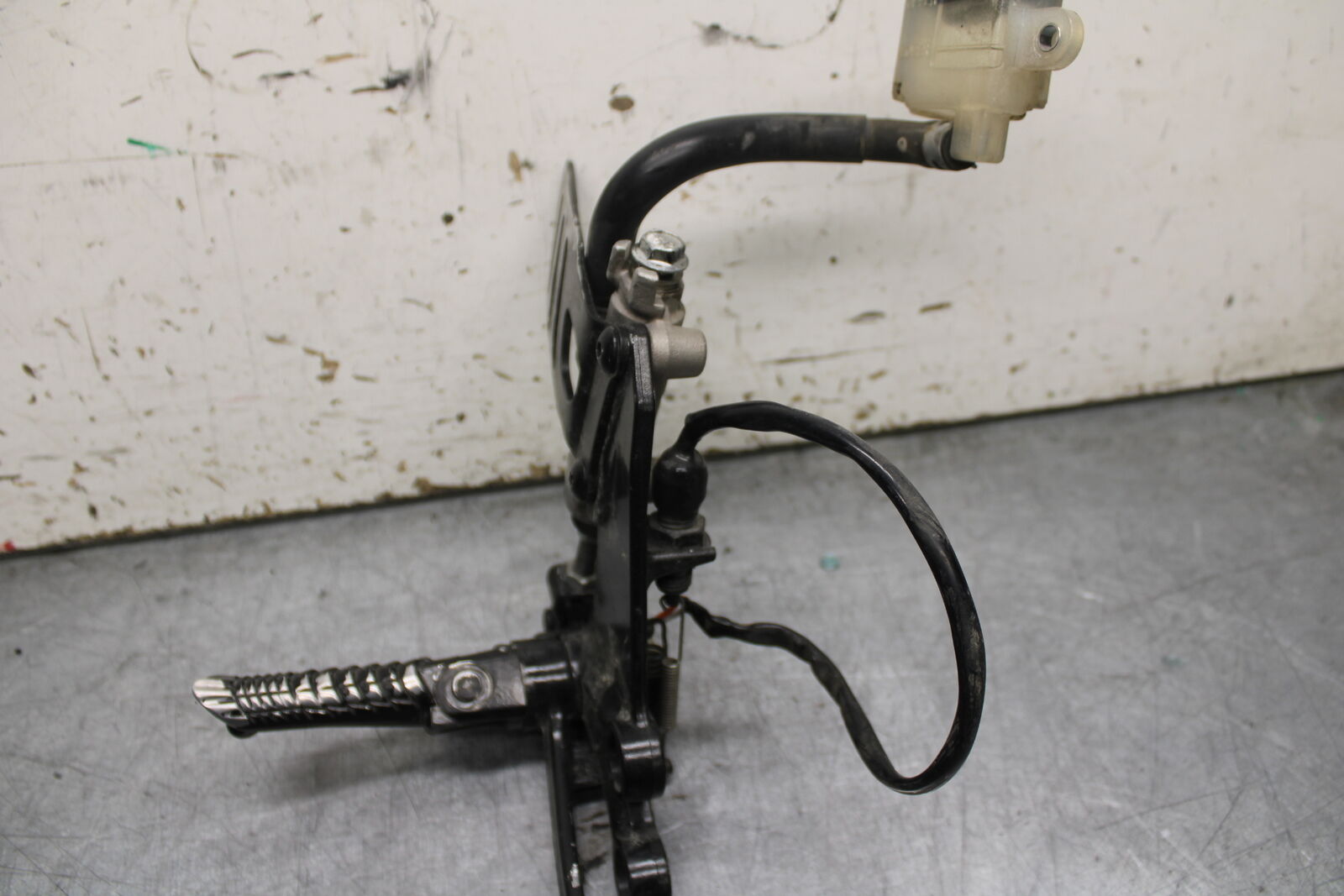 08-09 SUZUKI GSXR600 RIGHT REARSET REAR SET DRIVER FOOT PEG REST STOP BB728