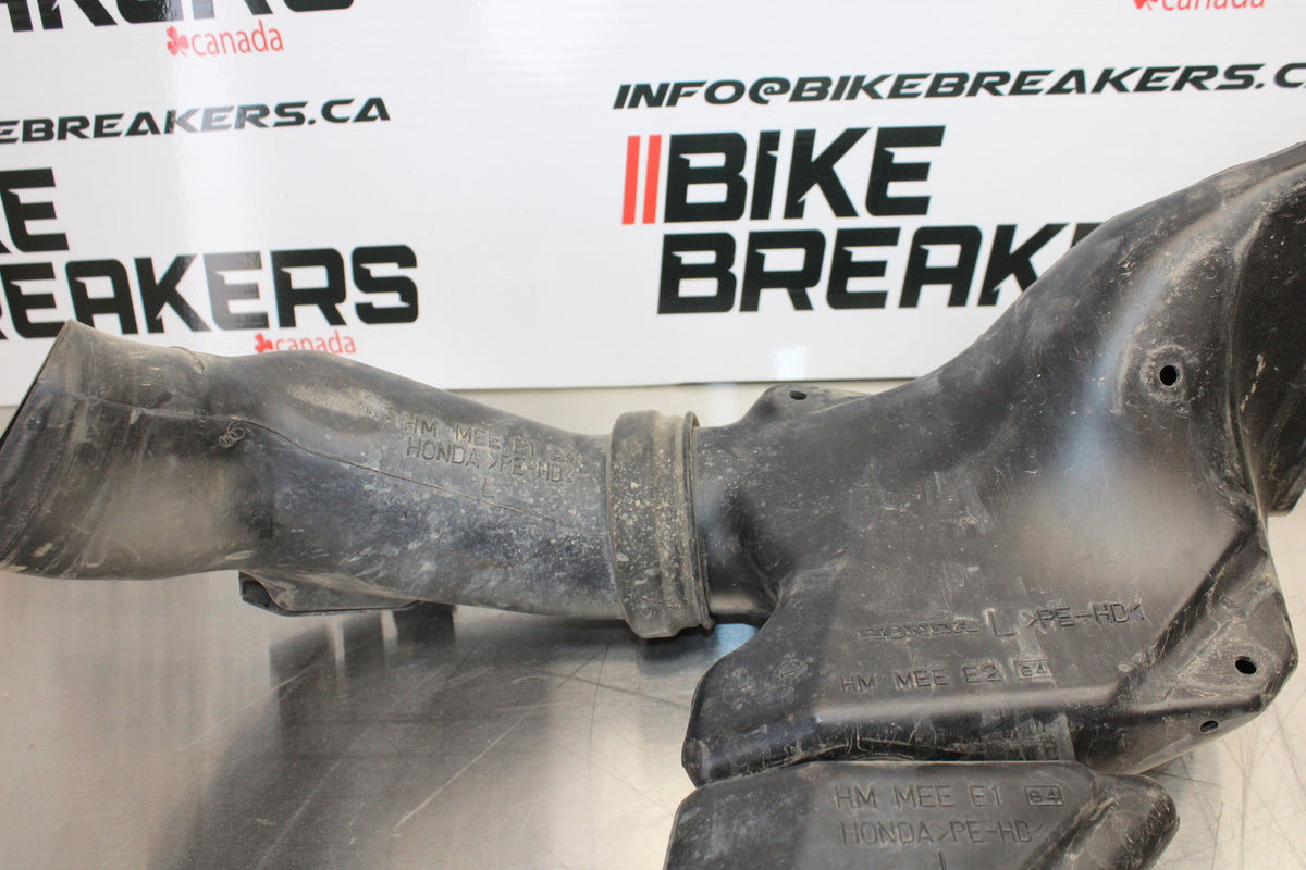05-06 HONDA CBR600RR RIGHT LEFT AIR INTAKE DUCTS BB149