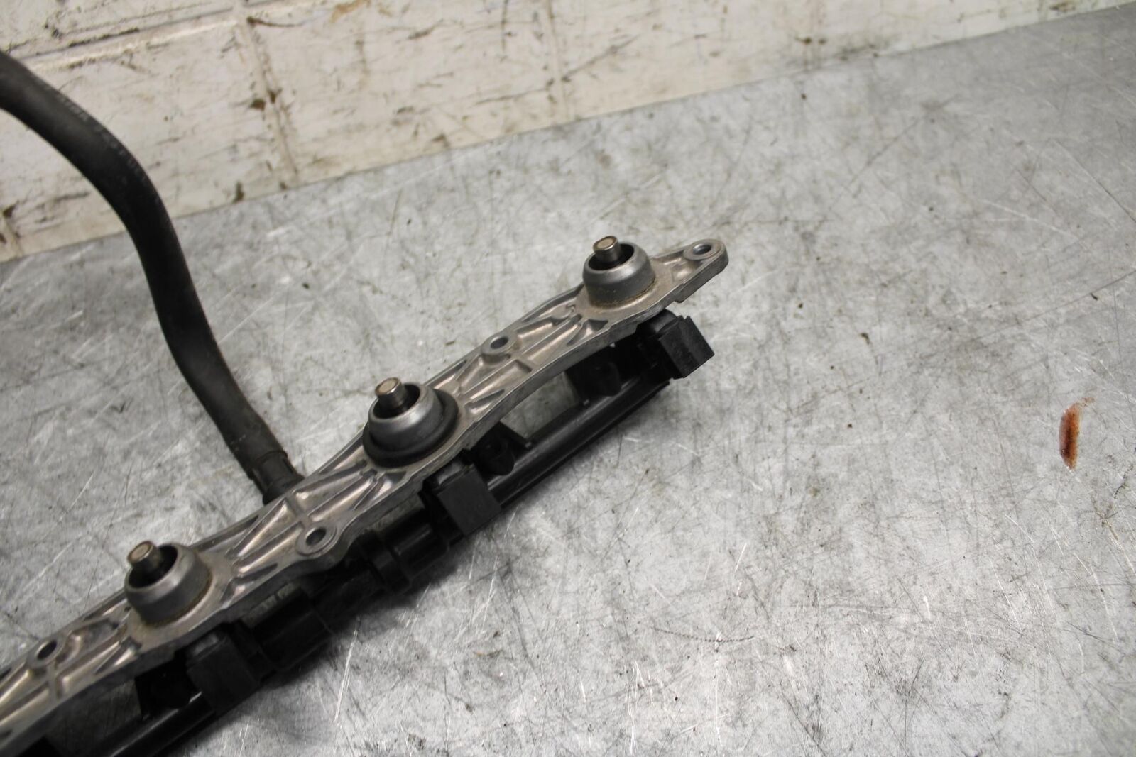 2009 Kawasaki Ninja ZX6R ZX600R SECONDARY FUEL INJECTORS TOP  GAS RAIL BB538