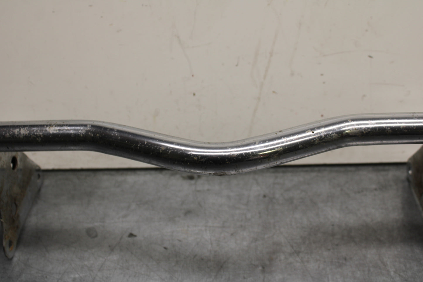 03-08 KAWASAKI VULCAN 1600 FRONT TURN SIGNAL BAR MOUNT BRACKET BB754