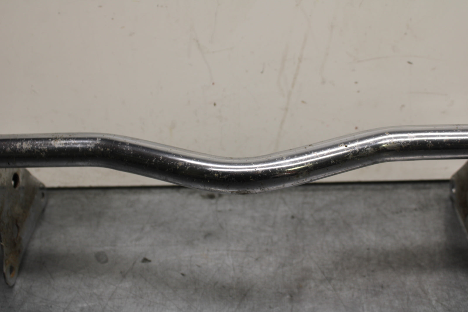 03-08 KAWASAKI VULCAN 1600 FRONT TURN SIGNAL BAR MOUNT BRACKET BB754