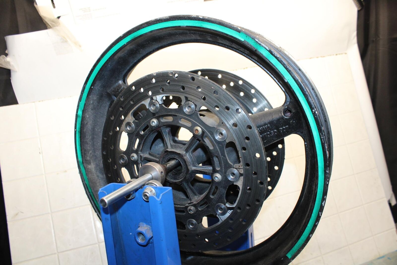 2002 Yamaha YZF R6 FRONT WHEEL RIM BRAKE ROTORS DISCS 4SV-2581T-01-00 BB545