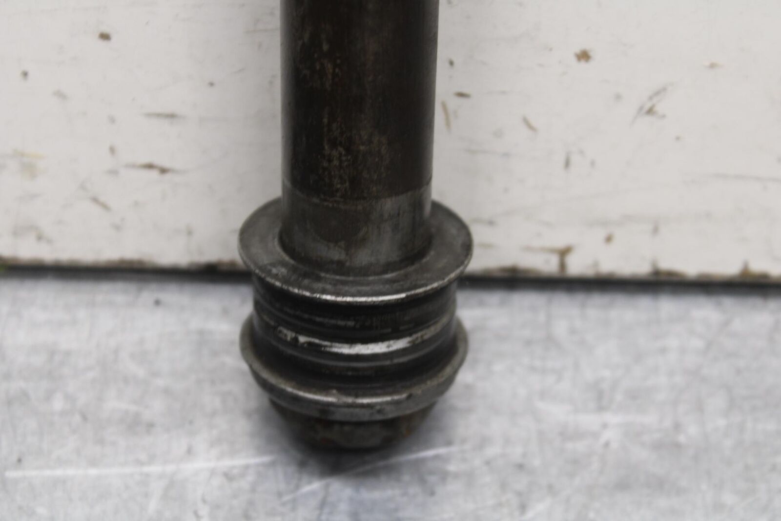 03-04 HONDA CBR600RR REAR AXLE BACK WHEEL RIM BOLT AXEL 42301-MEE-000 BB628