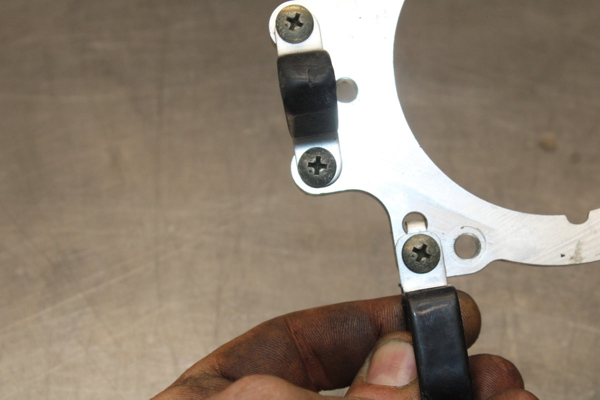 05 YAMAHA YZF R6 FUEL PUMP GAS PETROL SENDER BRACKET MOUNT BB858