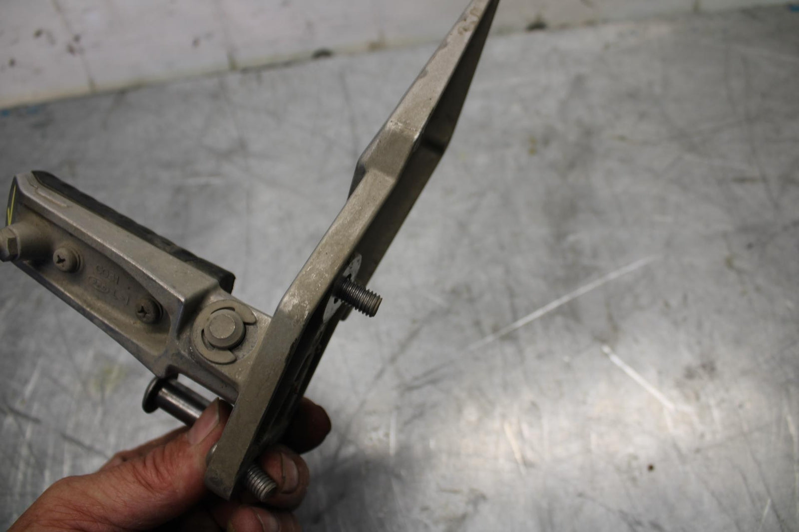 07-08 KAWASAKI CONCOURS 1400 ABS LEFT REARSET REAR SET DRIVER FOOT PEG  BB449