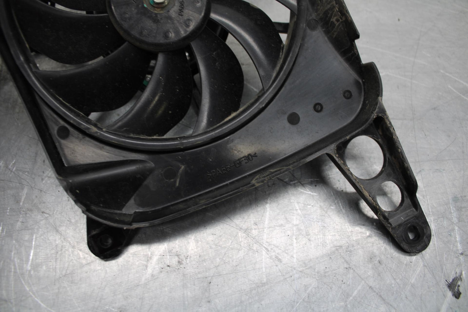17-21 TRIUMPH STREET TRIPPLE R ABS ENGINE RADIATOR COOLING FAN bb452