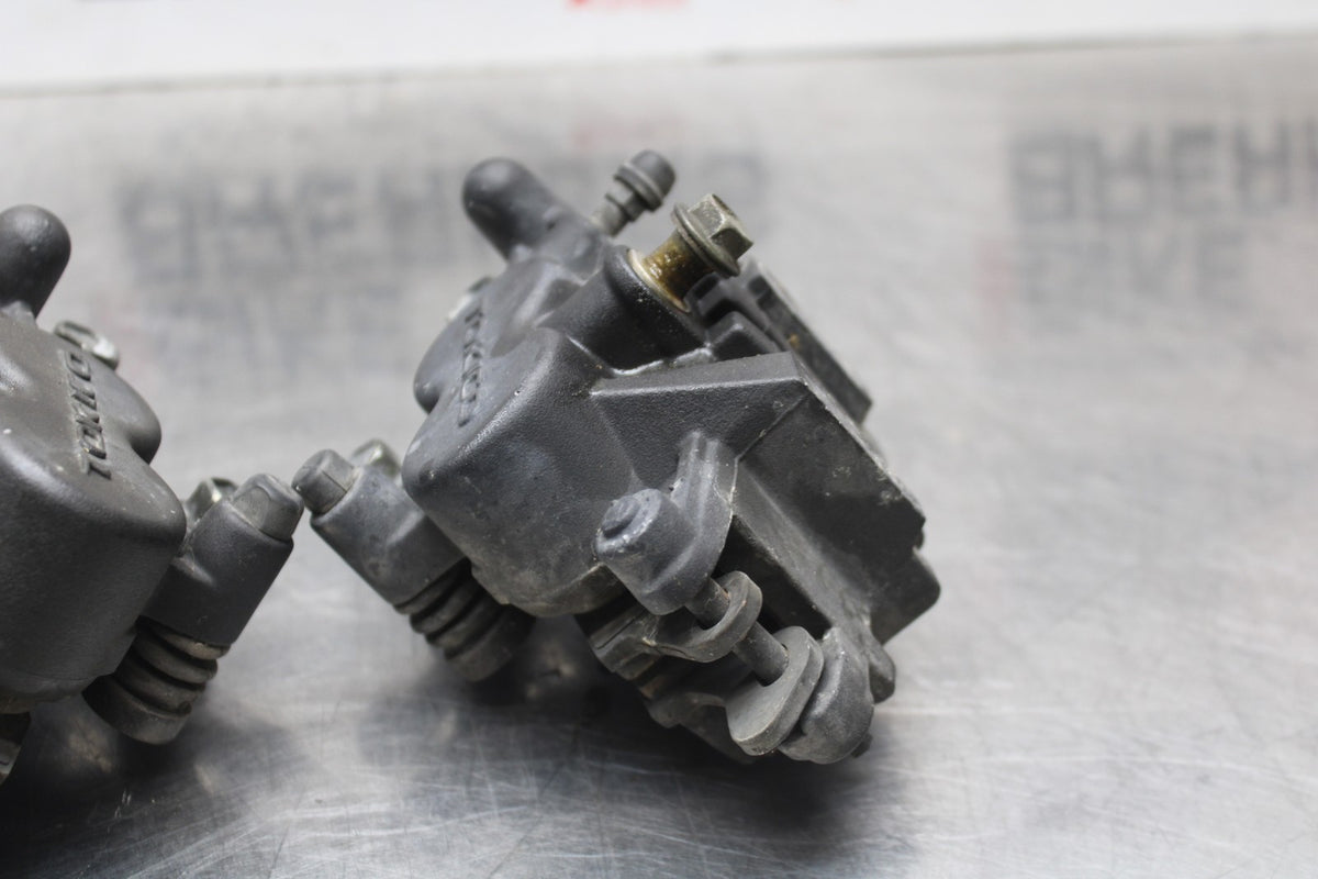 06 SUZUKI SV650S RIGHT LEFT FRONT BRAKE CALIPER SET PAIR CALIPERS BB783