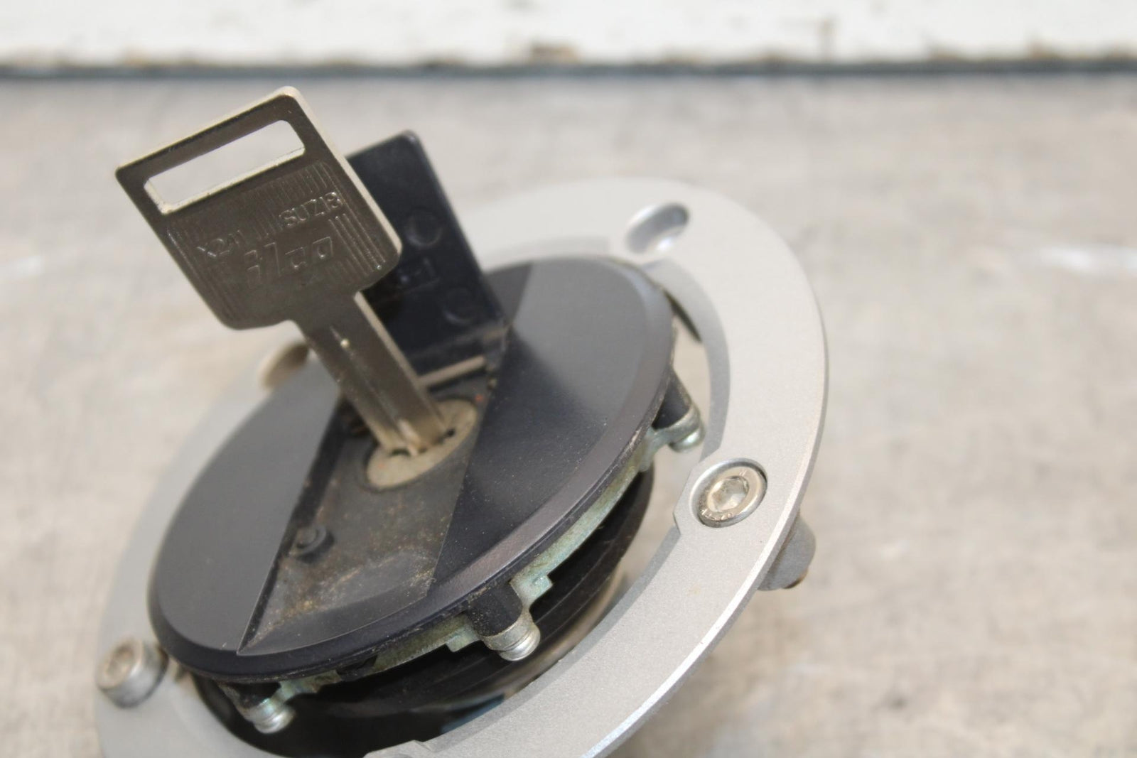 11-24 SUZUKI GSXR  600 750 FUEL TANK GAS CAP BB630