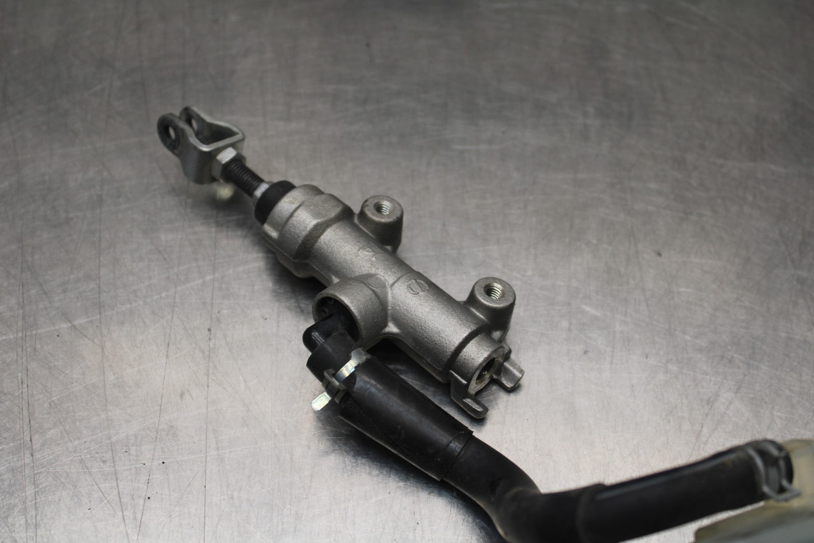 08-10 SUZUKI GSXR 600 REAR BACK BRAKE MASTER CYLINDER W RESERVOIR BB202