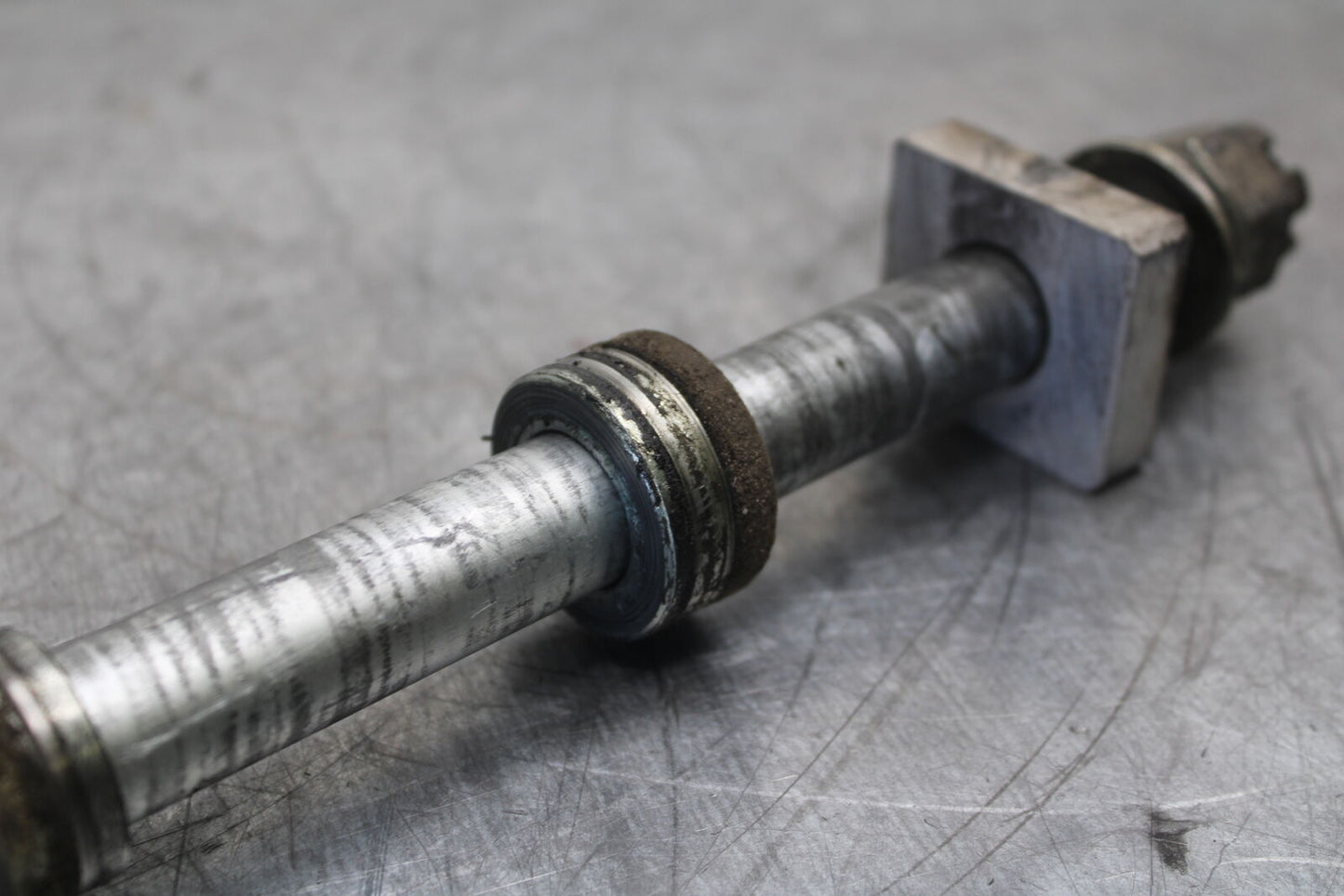 12-17 KAWASAKI ER-6N Z650 REAR AXLE BACK WHEEL RIM PIVOT BOLT AXEL BB709