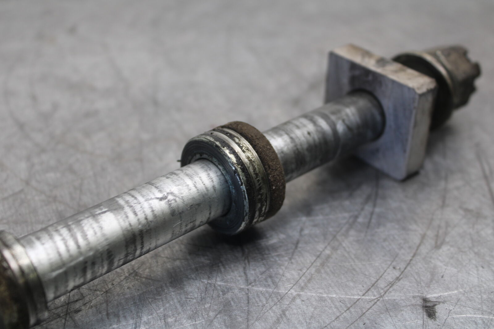 12-17 KAWASAKI ER-6N Z650 REAR AXLE BACK WHEEL RIM PIVOT BOLT AXEL BB709