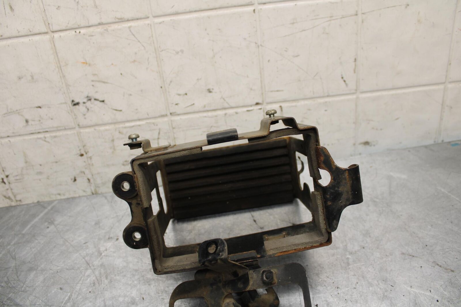 82-83 SUZUKI GS1100GL BATTERY TRAY BOX HOLDER BB30