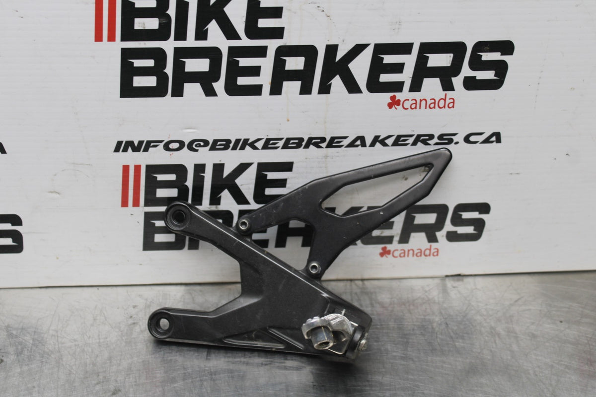 18 YAMAHA YZF R1  LEFT REARSET REAR SET DRIVER FOOT PEG REST STOP BB838