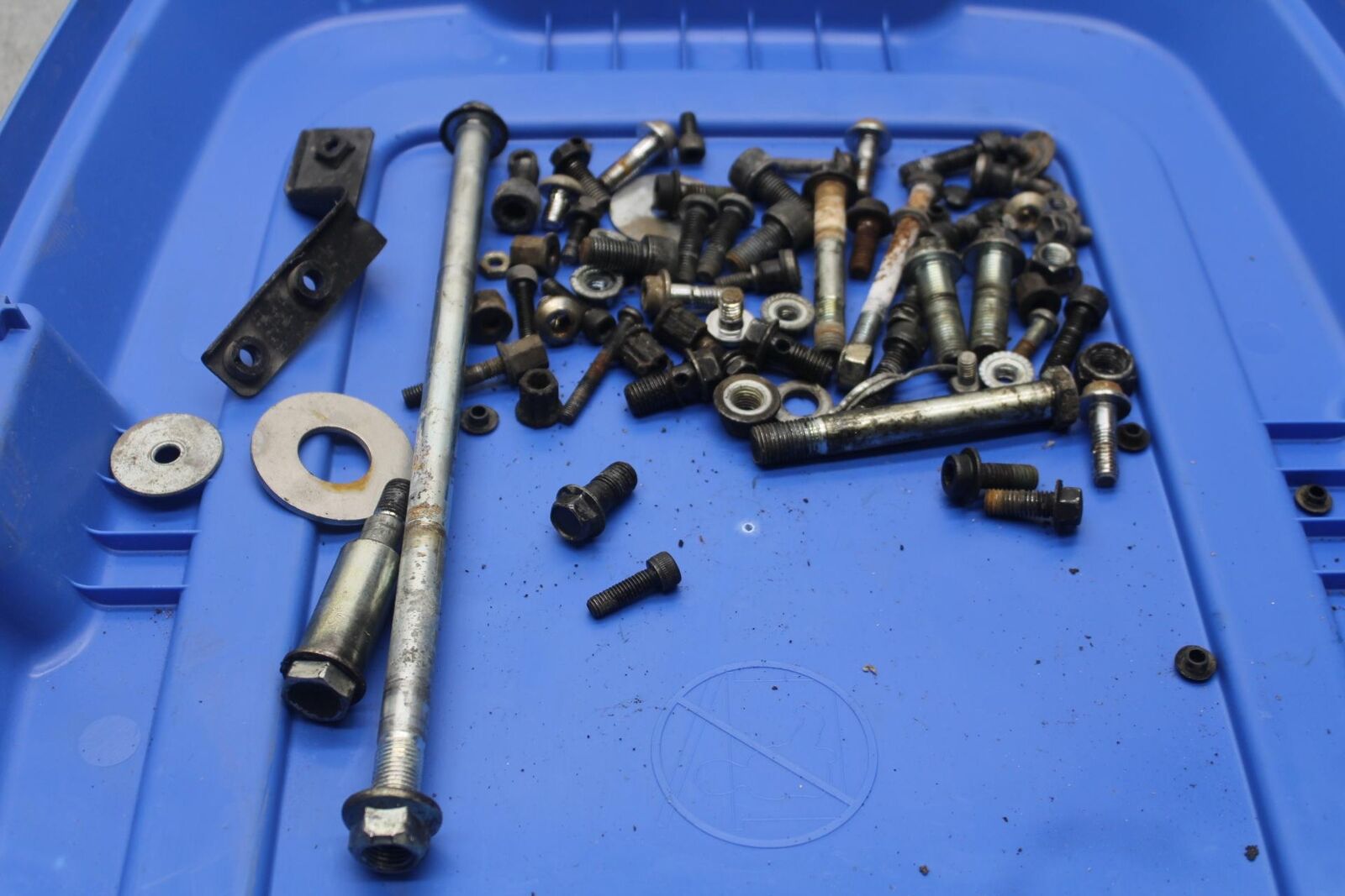 1988 Yamaha FZ600 MISCELLANEOUS BOLTS HARDWARE MOTOR SCREWS BB601