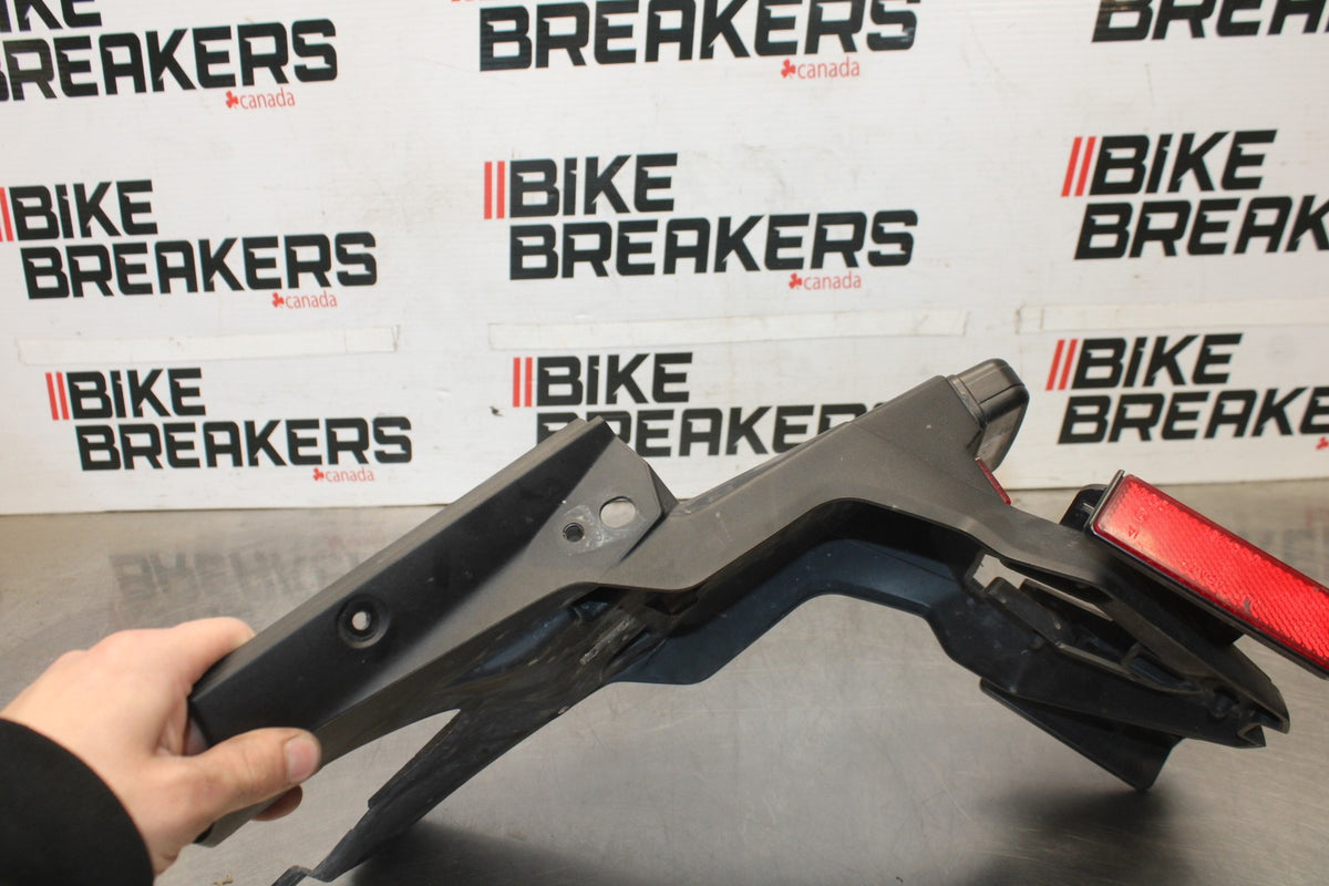 19 BMW F750GS REAR BACK FENDER MUD GUARD BB938