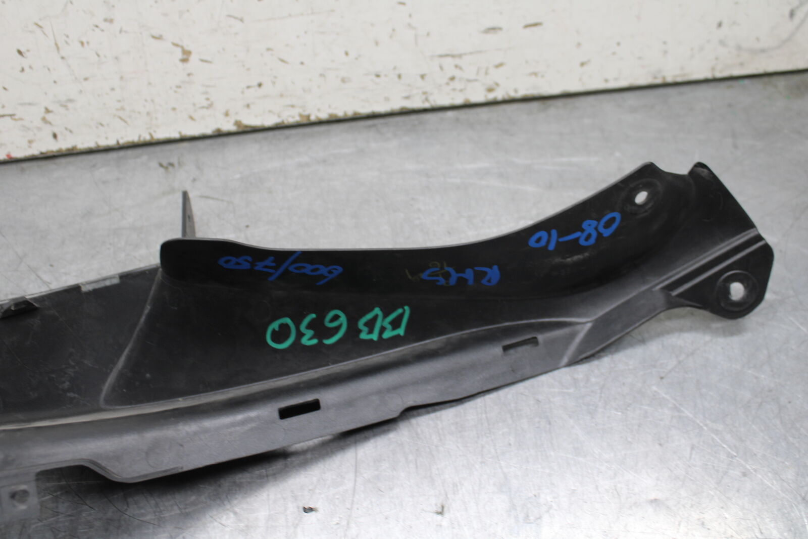08-10 SUZUKI GSXR 600  RIGHT FRONT UPPER MID SIDE FAIRING COWL PLASTIC BB630
