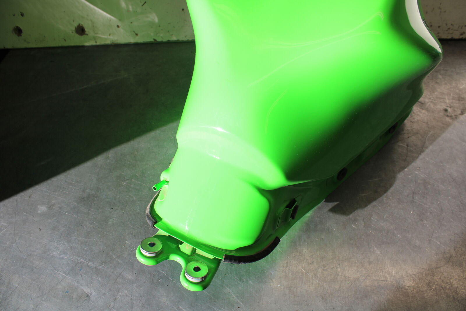 18-24 KAWASAKI NINJA 650 GAS TANK FUEL CELL PETROL RESERVOIR BB725