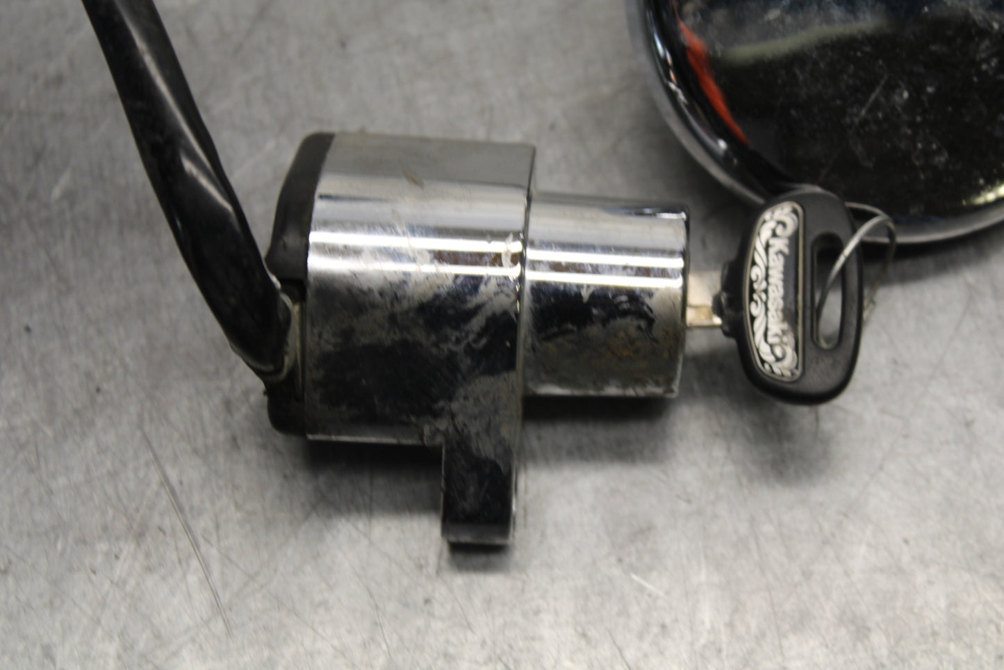 98-03 KAWASAKI VULCAN 1500L IGNITION LOCK KEY W/ GAS CAP  BB678