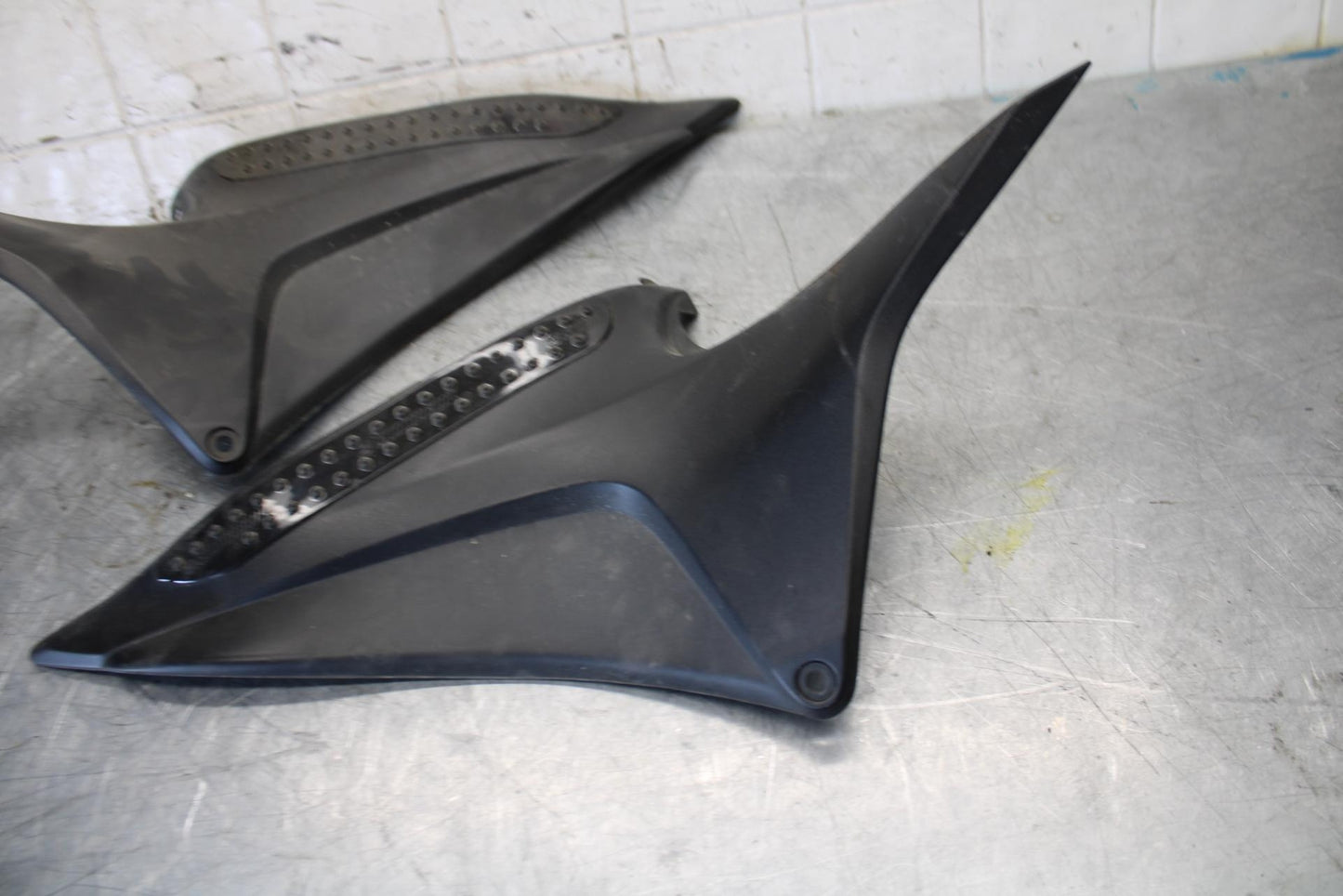 2011 Honda CBR600RR RIGHT LEFT GAS FUEL TANK PANELS COVERS TRIM SET COWLS  BB520