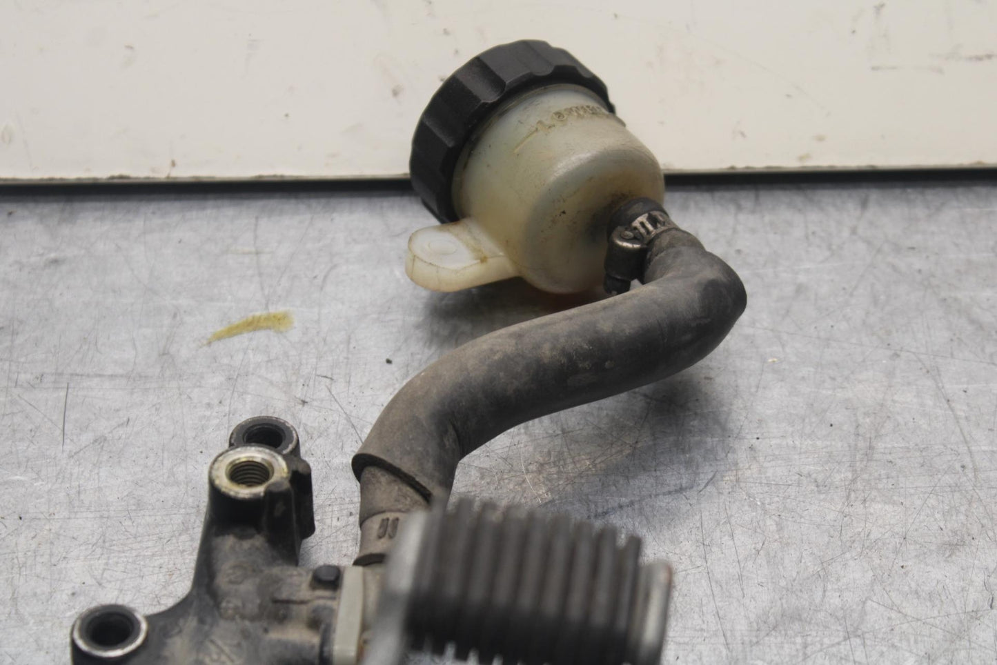 1988 Yamaha FZ600 RIGHT REARSET REAR SET DRIVER FOOT PEG REST STOP BB601