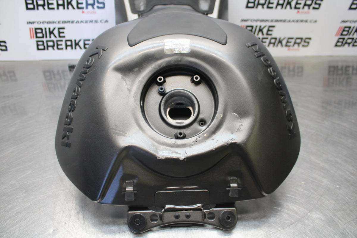 23-24 KAWASAKI NINJA ZX14R GAS TANK FUEL CELL PETROL RESERVOIR BB169