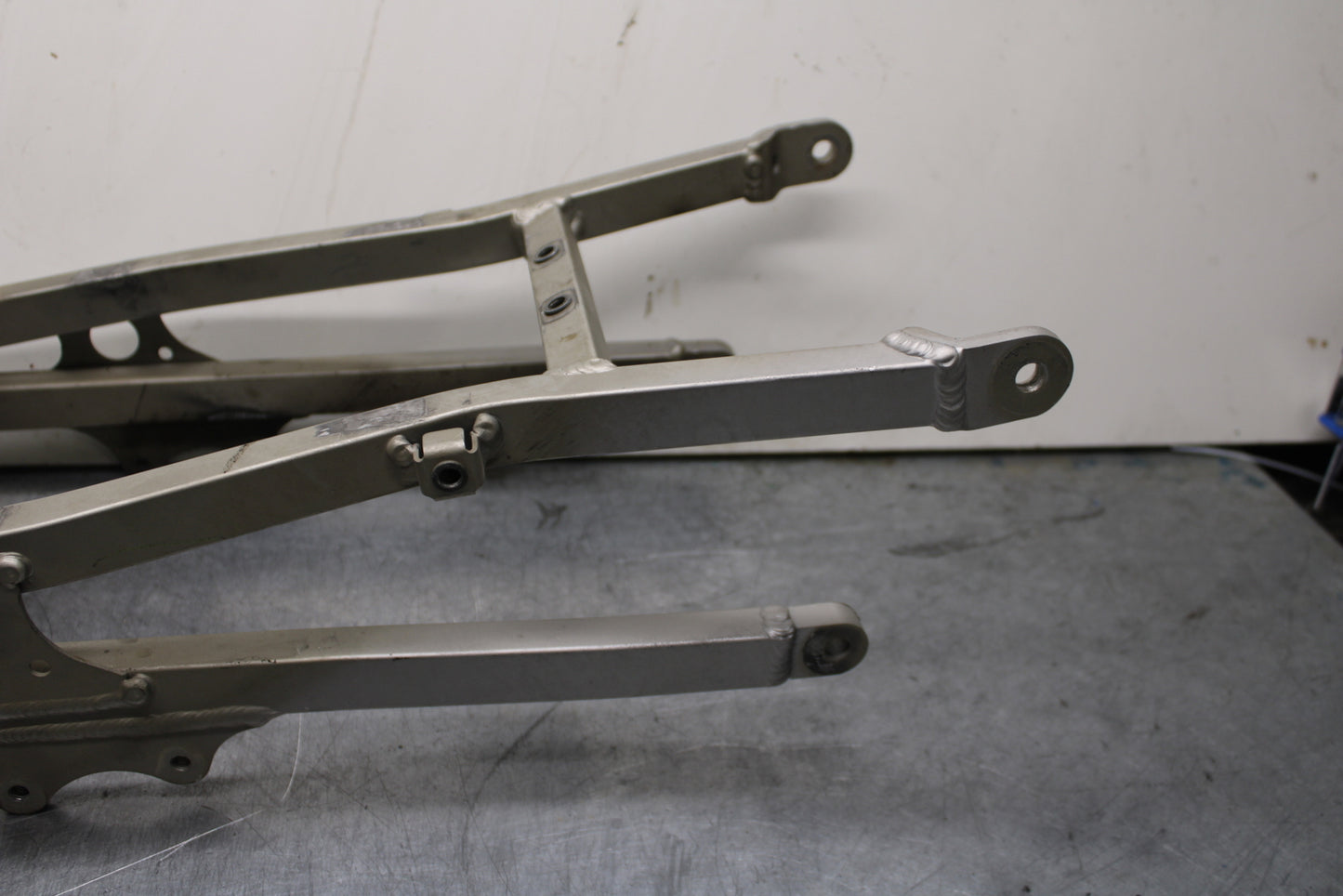 00-02 KAWASAKI NINJA ZX6R REAR SUBFRAME BACK SUB FRAME BB750