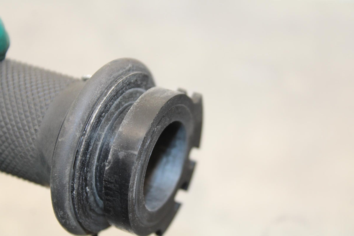 05 YAMAHA YZF R6S RIGHT THROTTLE GRIP BB600